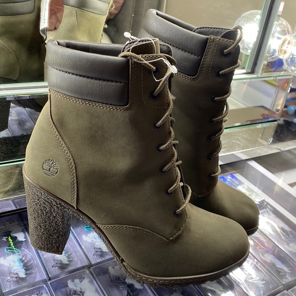 New Timberland booties haven’t been worn - Picture 1 of 3
